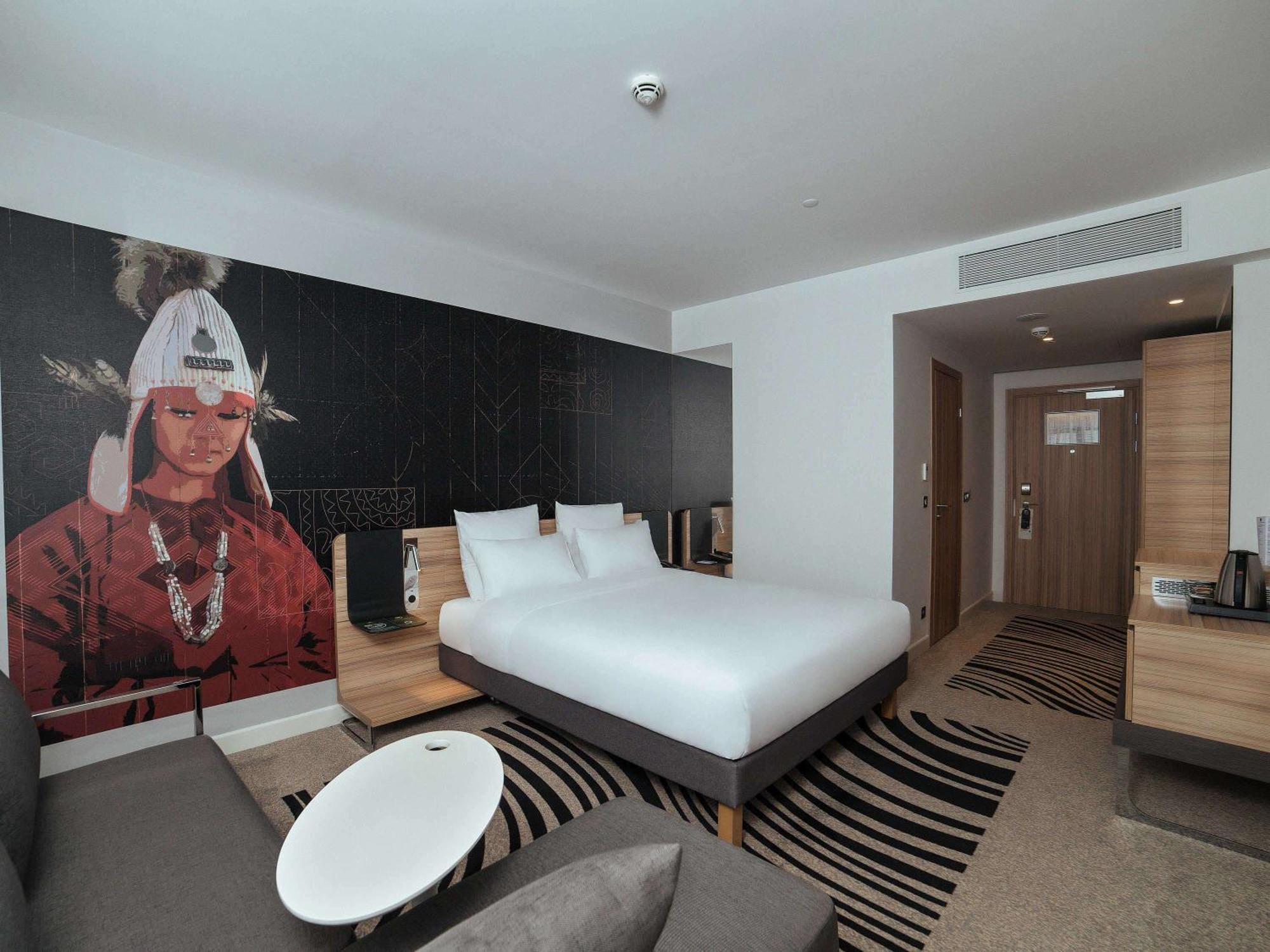 Novotel Bishkek City Center מראה חיצוני תמונה