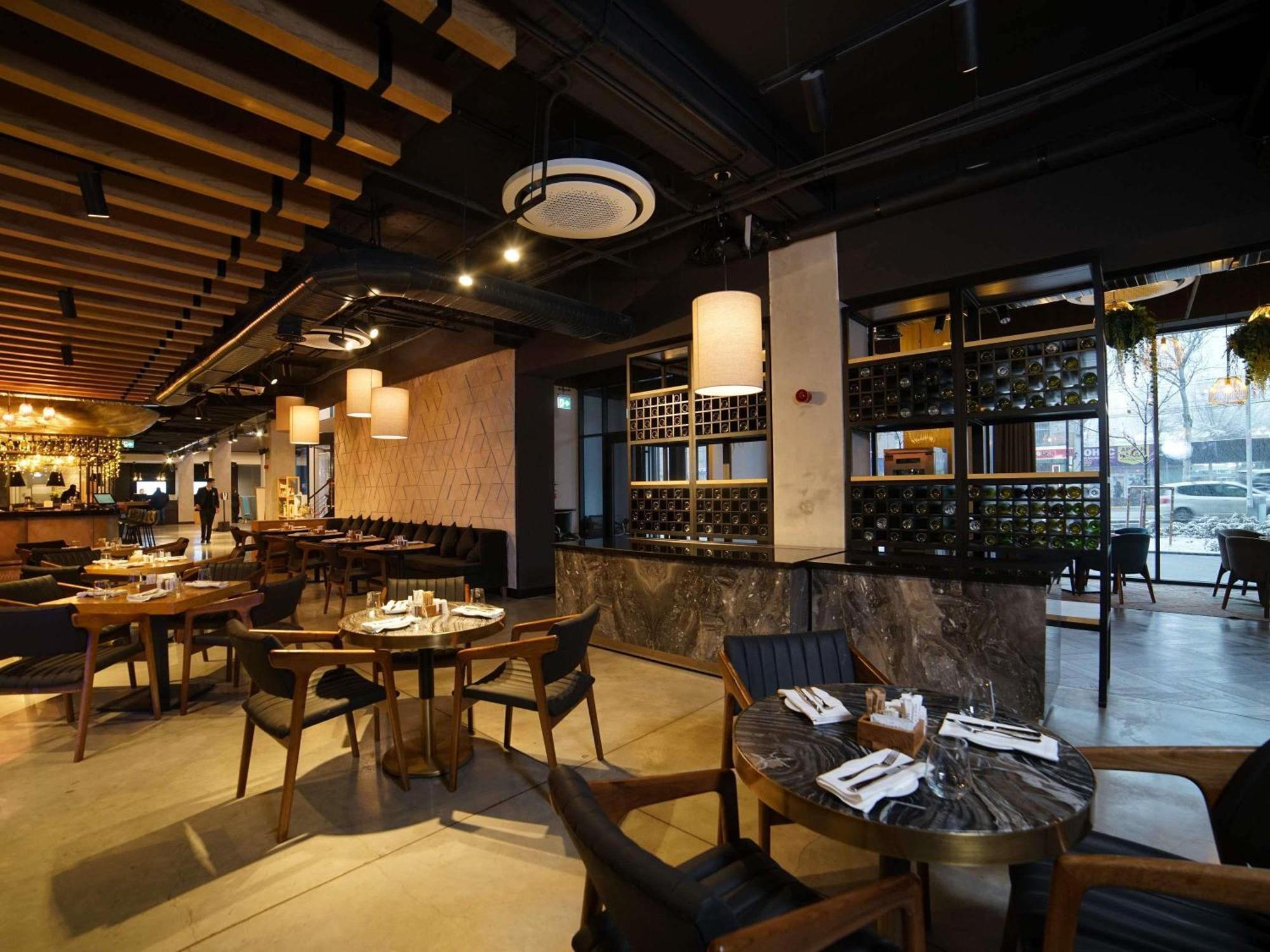 Novotel Bishkek City Center מראה חיצוני תמונה