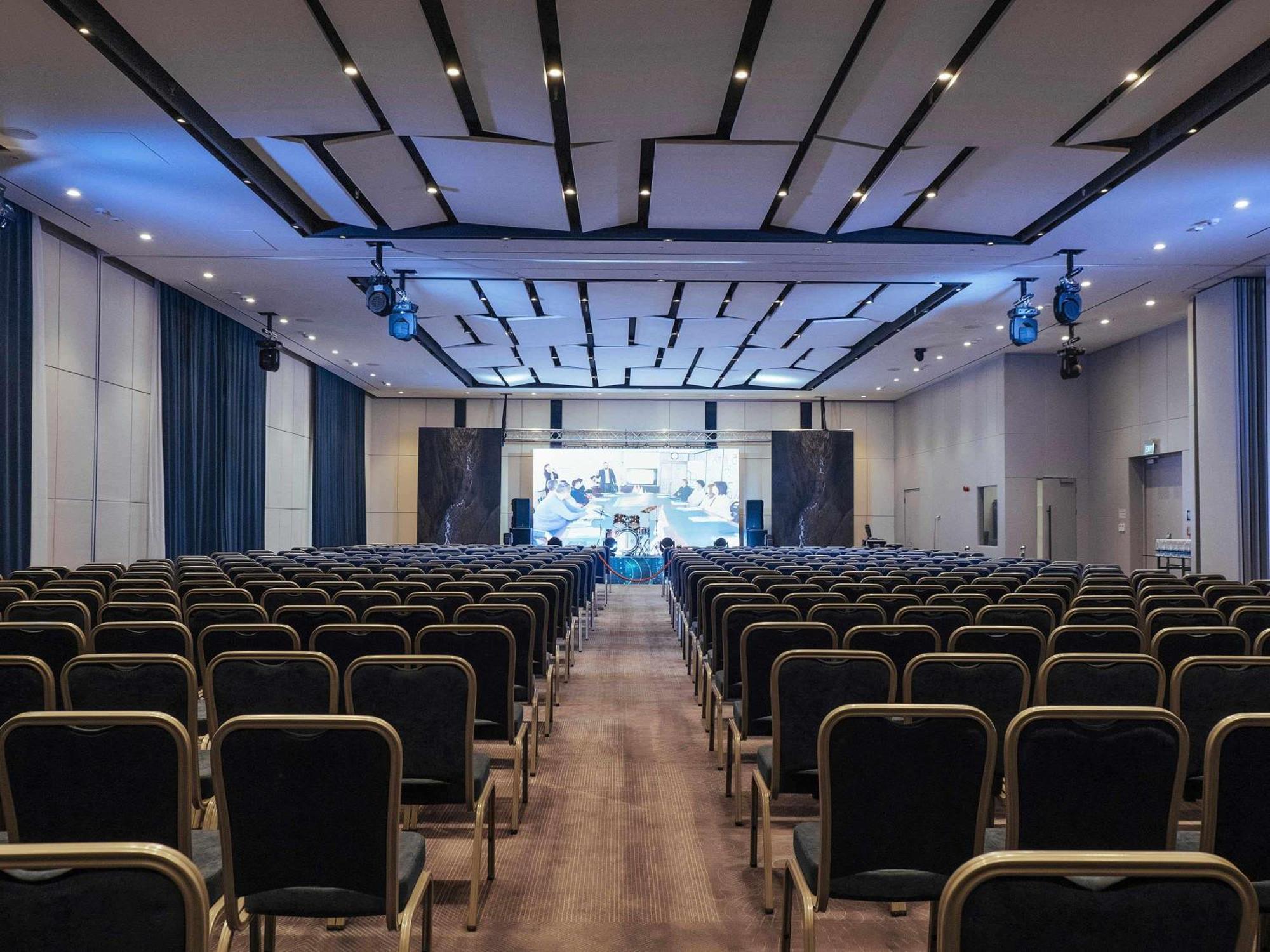 Novotel Bishkek City Center מראה חיצוני תמונה