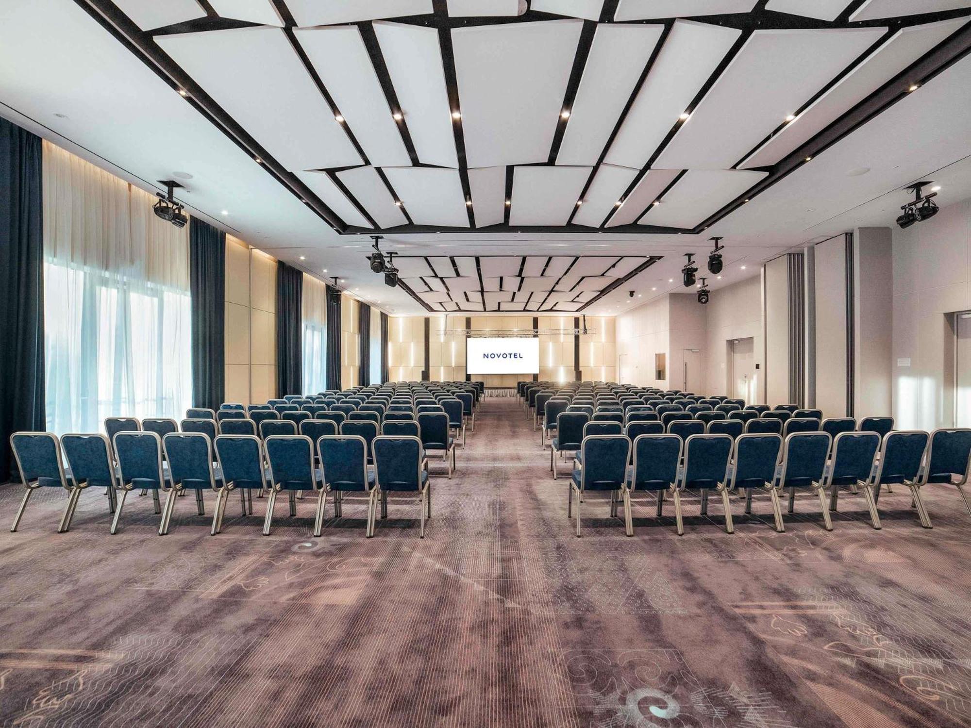 Novotel Bishkek City Center מראה חיצוני תמונה